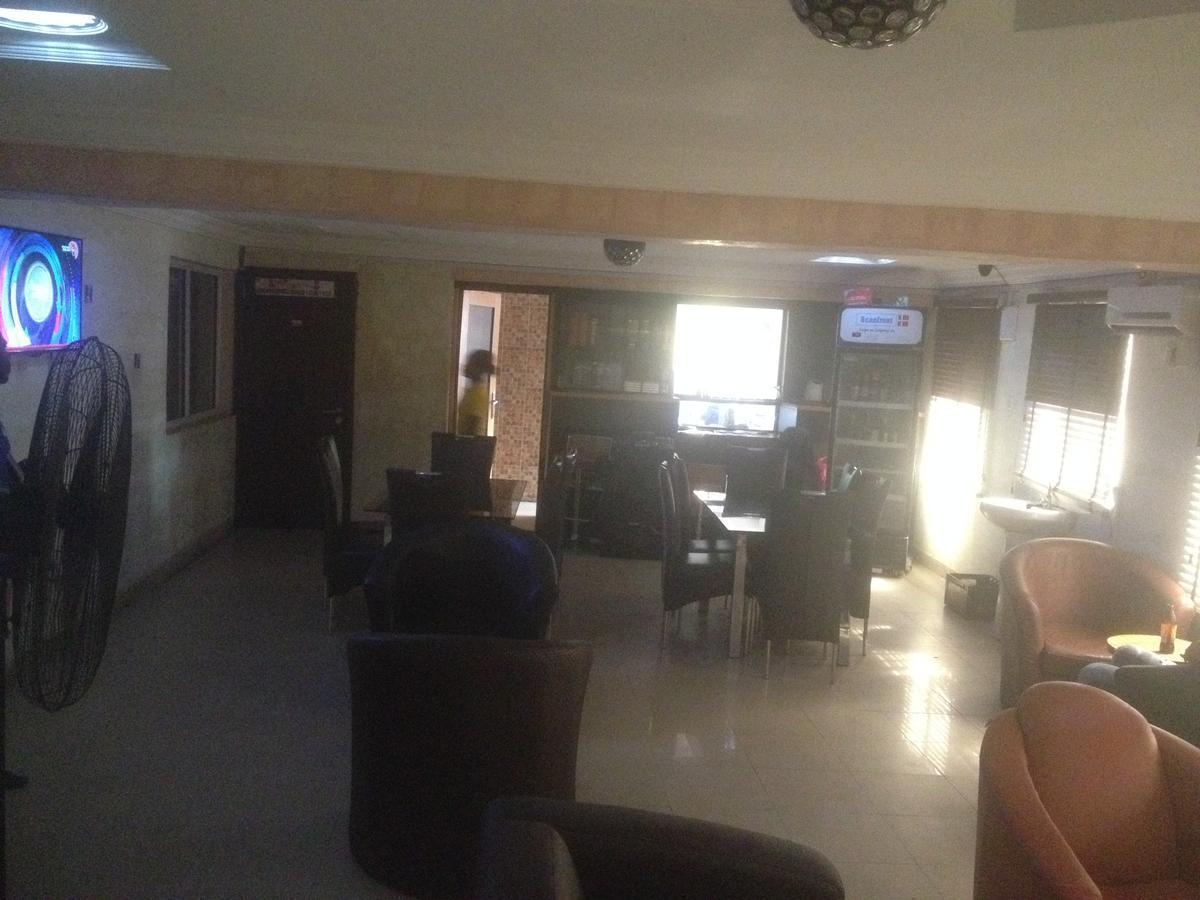 Glasshouse Hotel And Suites Egba Ngoại thất bức ảnh
