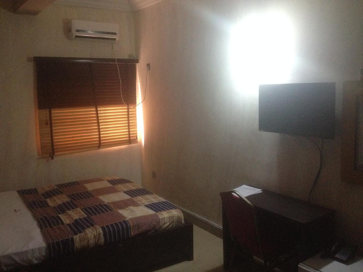 Glasshouse Hotel And Suites Egba Ngoại thất bức ảnh