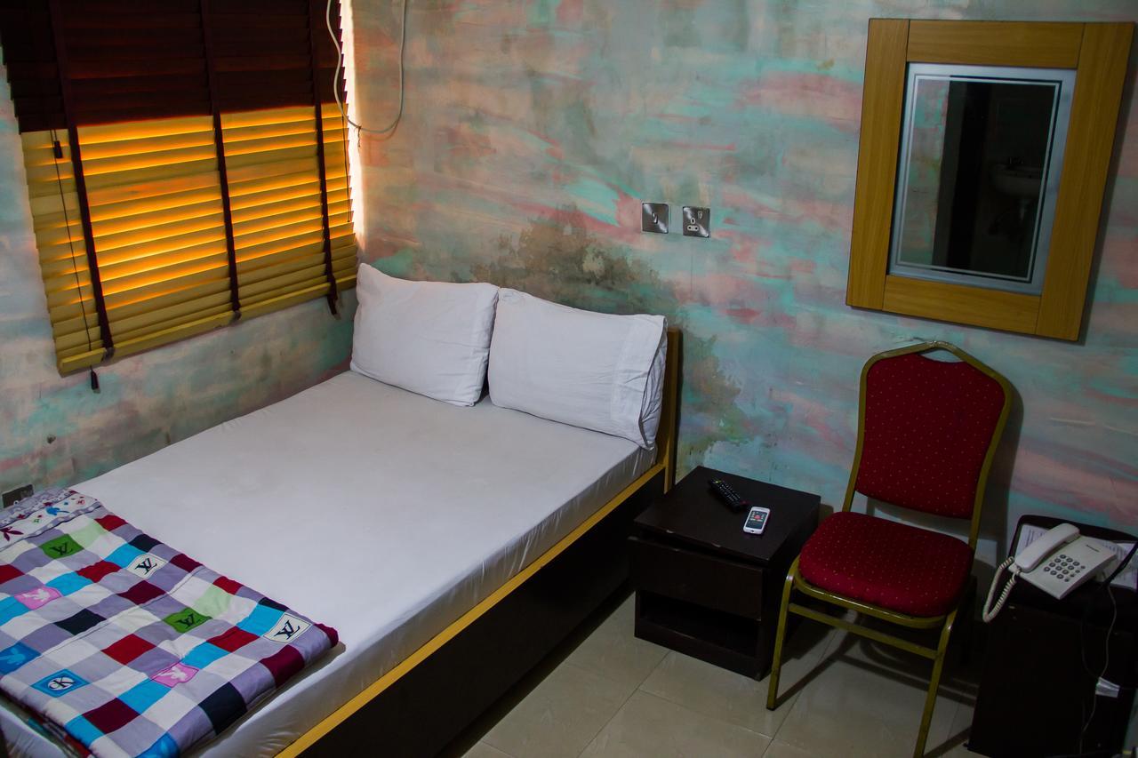 Glasshouse Hotel And Suites Egba Ngoại thất bức ảnh