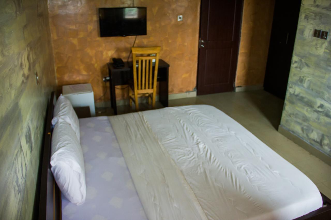 Glasshouse Hotel And Suites Egba Ngoại thất bức ảnh
