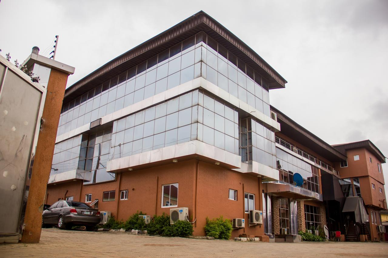 Glasshouse Hotel And Suites Egba Ngoại thất bức ảnh