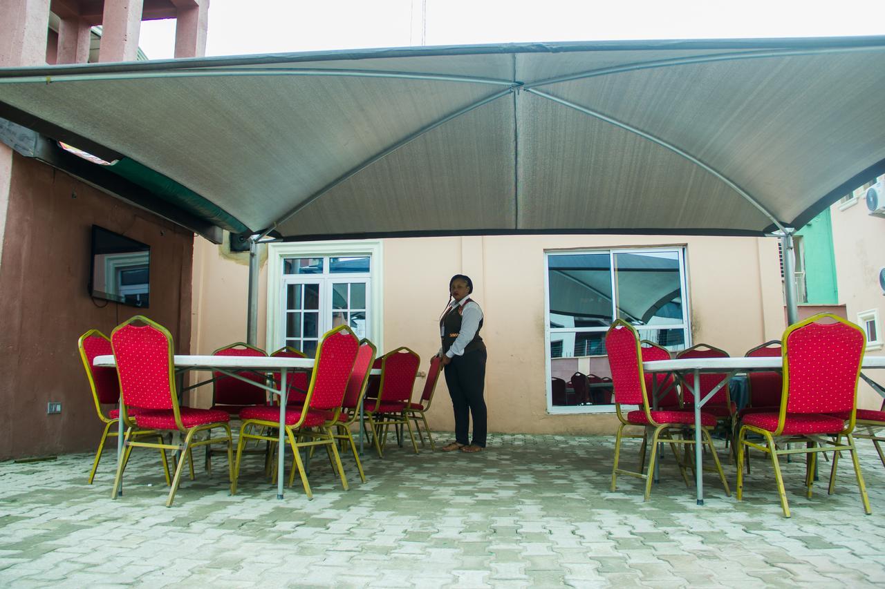 Glasshouse Hotel And Suites Egba Ngoại thất bức ảnh