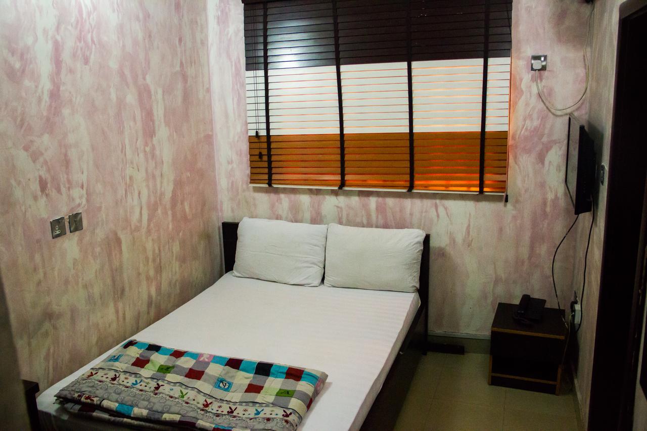 Glasshouse Hotel And Suites Egba Ngoại thất bức ảnh