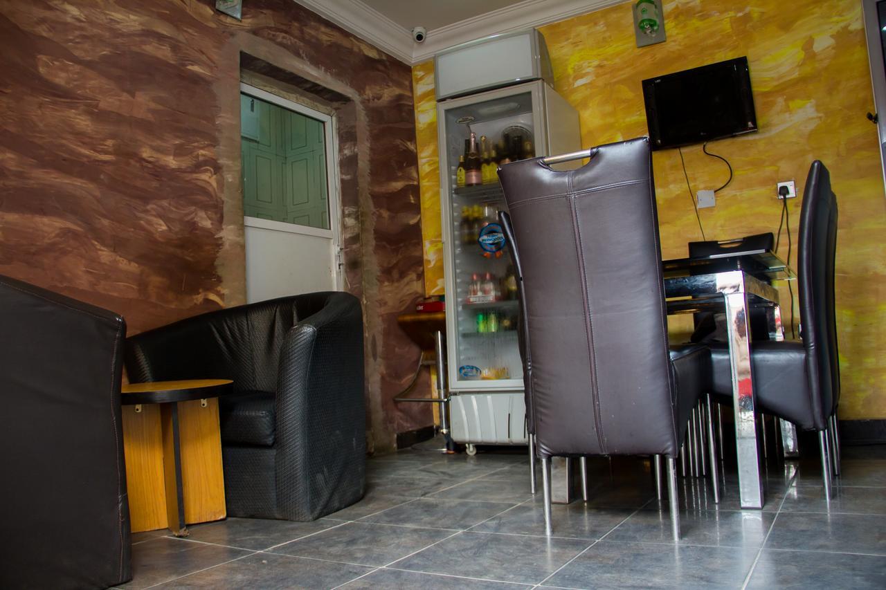 Glasshouse Hotel And Suites Egba Ngoại thất bức ảnh
