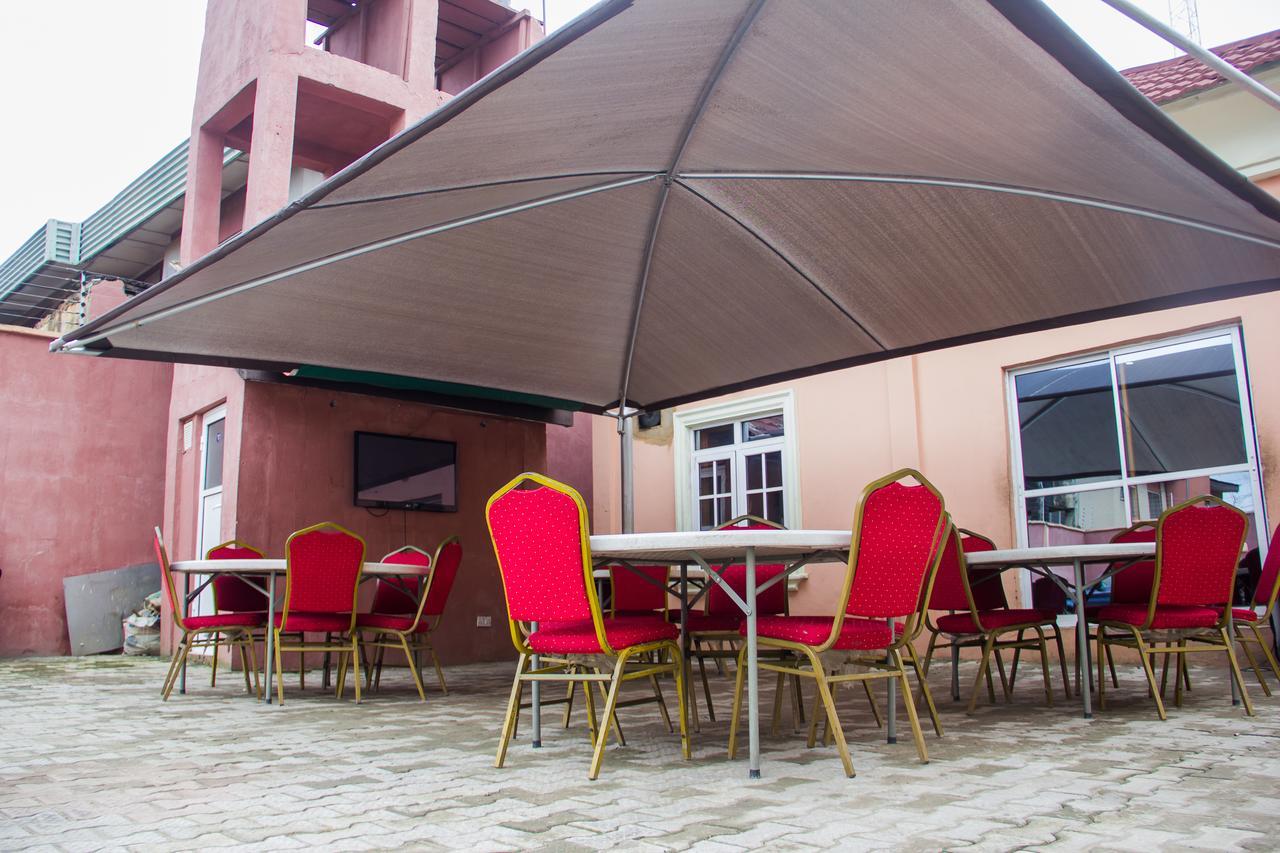 Glasshouse Hotel And Suites Egba Ngoại thất bức ảnh