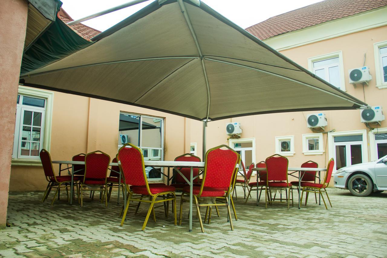 Glasshouse Hotel And Suites Egba Ngoại thất bức ảnh